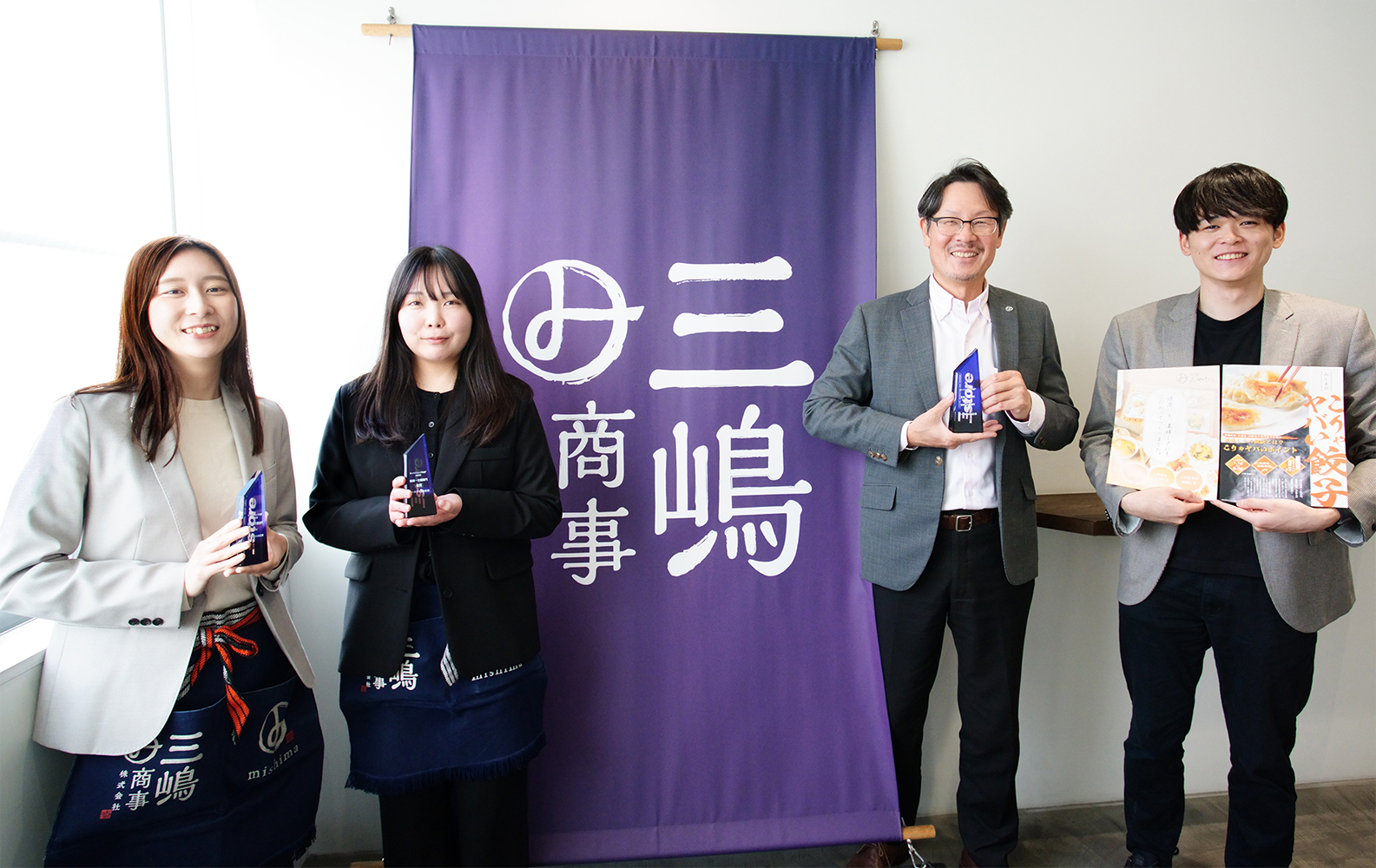 左から三嶋商事株式会社 山下様、ユン様、三嶋代表取締役、Ｅストアー澤