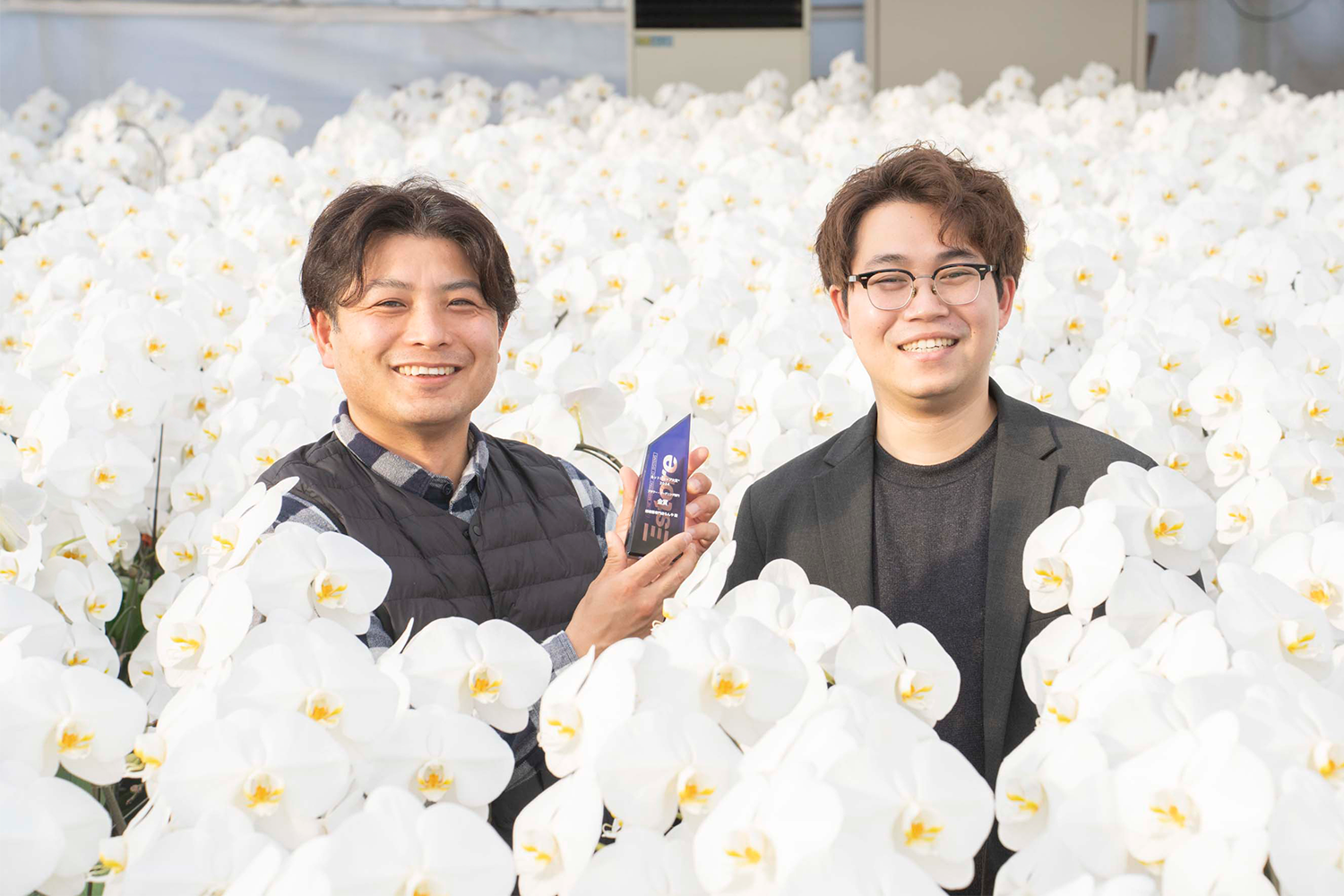 左から黒臼洋蘭園 常務 黒臼一聡様、Ｅストアー染谷